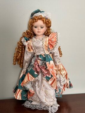 Ashley Belle Noel Porcelain Doll Limited Edition 2395/5000 Victorian/w COA 16”